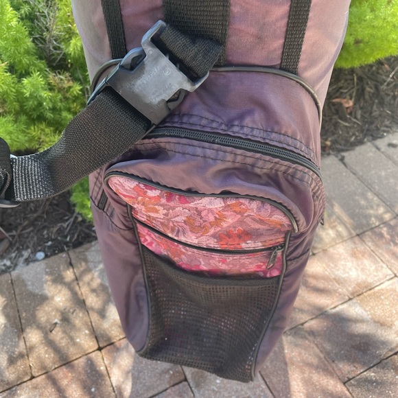 Ladies Golf Cart Bag
With shoulder strap and accessories pouch . - Picture 10 of 15